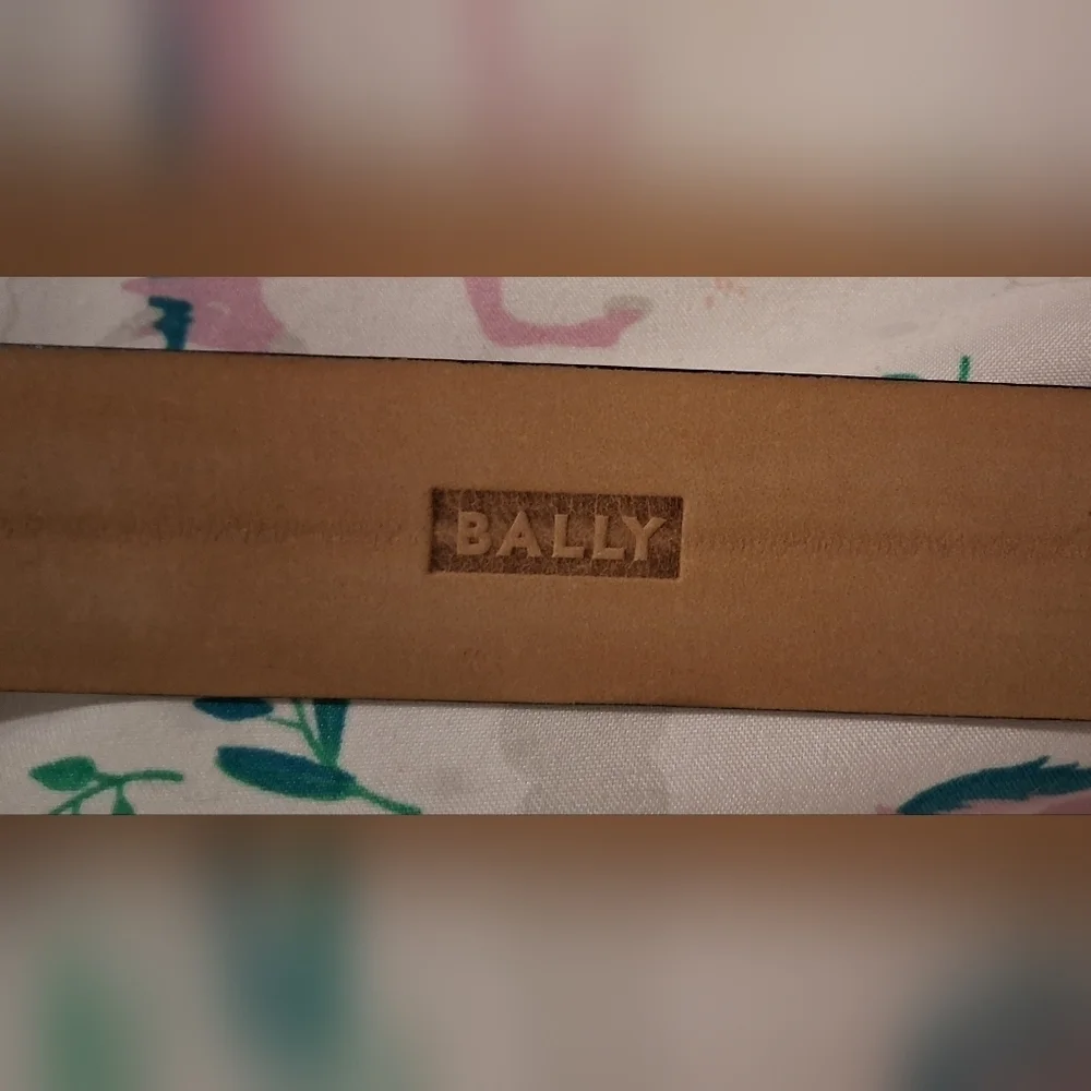 EUC Bally Black Patent Leather Casual Everyday Preppy Unisex Belt 43in